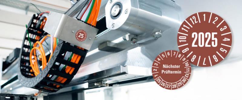 Prüfplaketten für 2025 haben die Farbe braun.